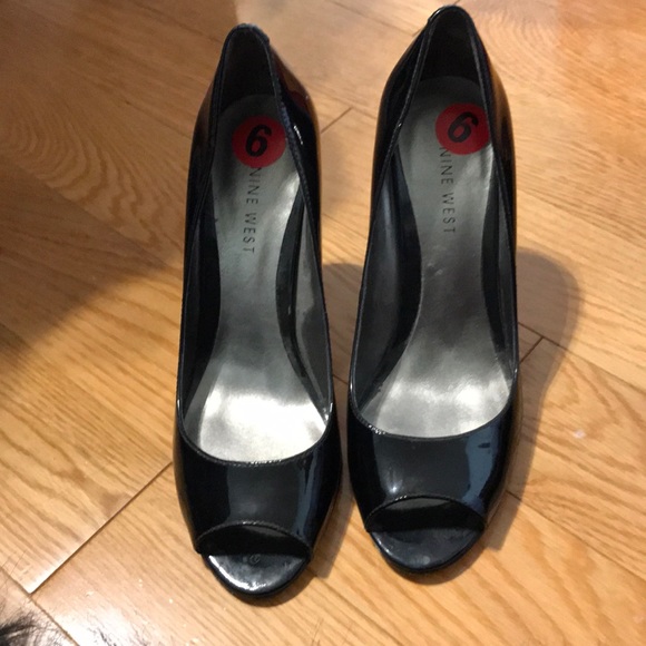 Black patent Nine West shoe - Picture 1 of 3